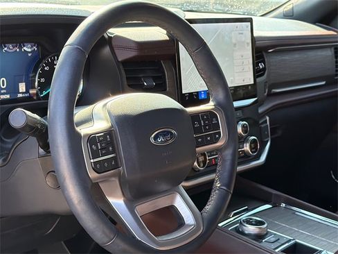 Used 2024 Ford Expedition Limited image 16