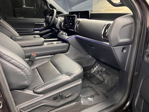 Used 2025 Ford Expedition Max Platinum w/ Stealth Performance Package AWD/4WD image 8