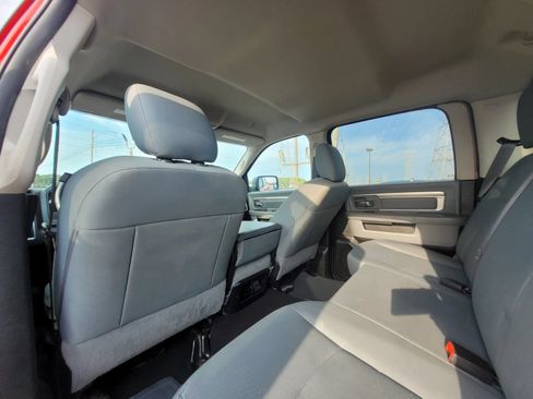 Used 2019 RAM 1500 Classic SLT AWD/4WD image 3