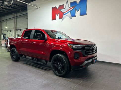 Used 2024 Chevrolet Colorado Z71 w/ Z71 Convenience Package 2 AWD/4WD image 2
