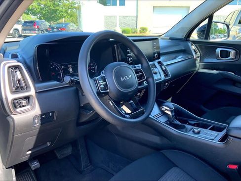 Used 2023 Kia Sorento LX AWD/4WD image 17