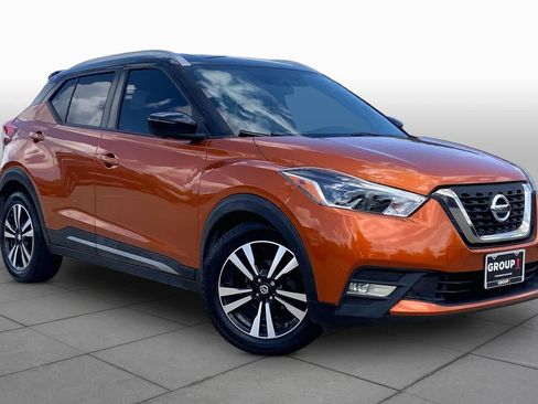 Used 2019 Nissan Kicks SR w/ SR Premium Package FWD image 3