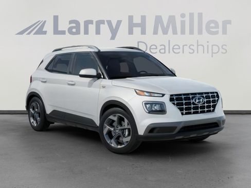 New 2026 Hyundai Venue SEL FWD image 2