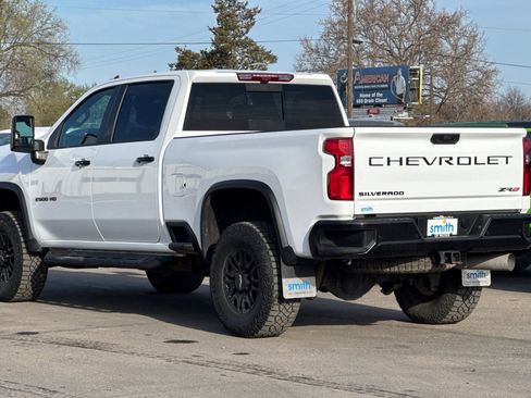 Used 2024 Chevrolet Silverado 2500 ZR2 w/ Technology Package image 6