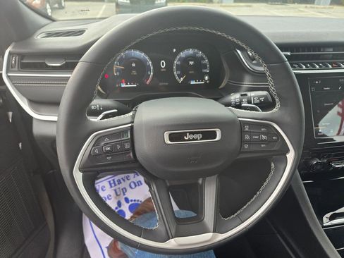 Used 2023 Jeep Grand Cherokee L Laredo image 12