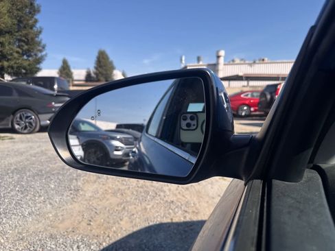 Used 2017 Hyundai Elantra Limited image 17