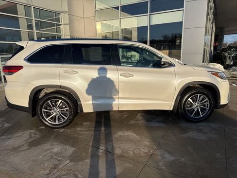 Used 2018 Toyota Highlander XLE image 8