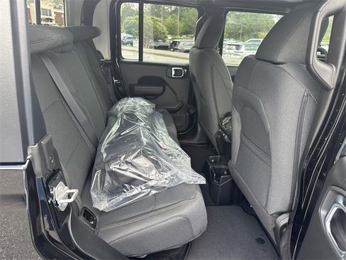 New 2025 Jeep Gladiator Sport image 15