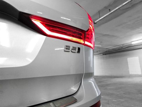 Used 2023 Volvo XC60 B5 Ultimate w/ Climate Package image 11