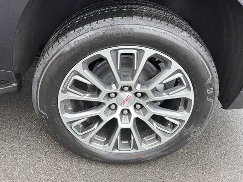 New 2026 GMC Yukon XL Denali w/ LPO, Floor Liner Package AWD/4WD image 12
