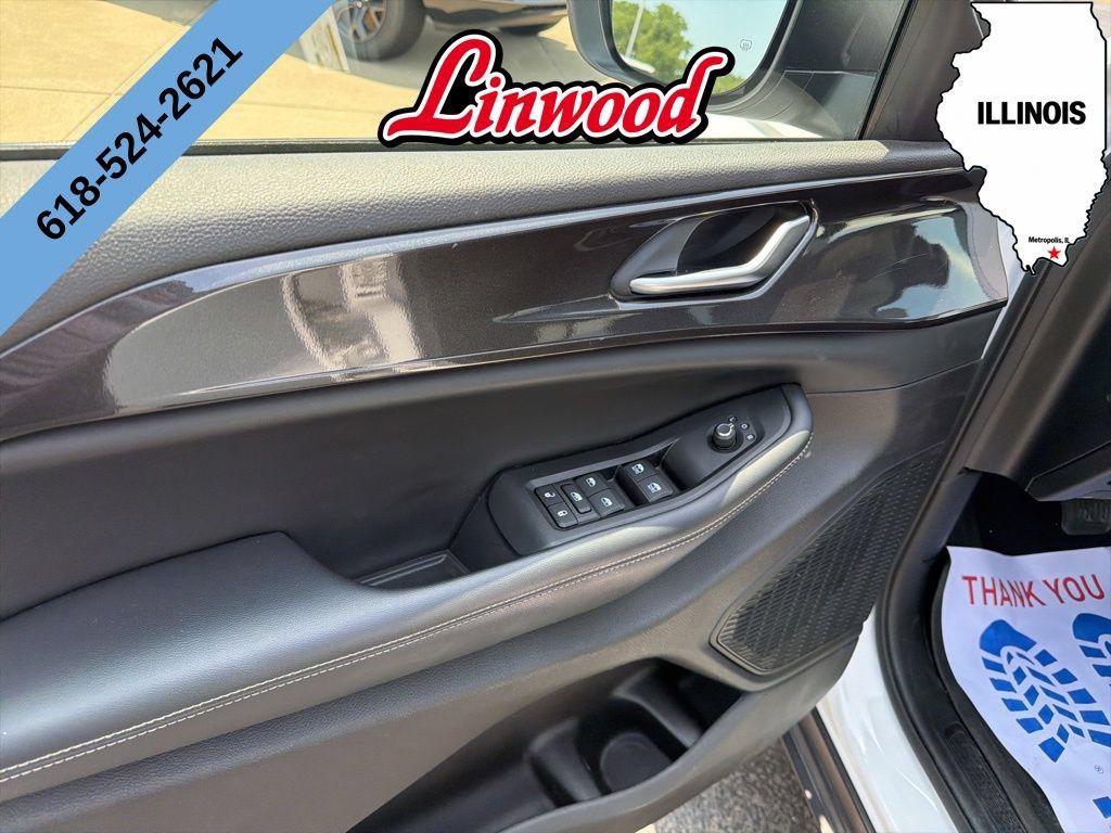 Used 2023 Jeep Grand Cherokee Laredo w/ Luxury Tech Group I AWD/4WD image 13