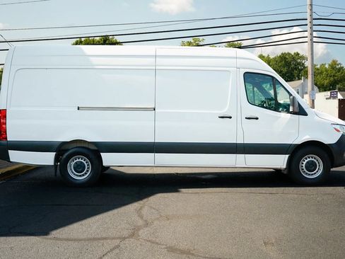 Used 2022 Mercedes-Benz Sprinter 2500 image 4
