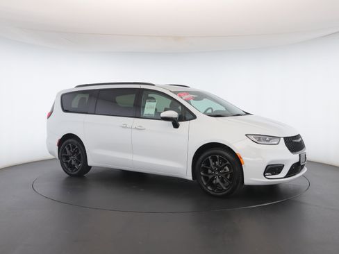 Used 2023 Chrysler Pacifica Touring-L w/ S Appearance Package image 31