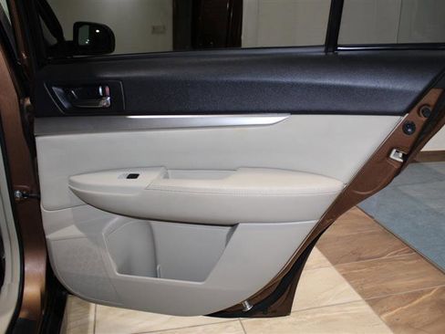 Used 2011 Subaru Outback 2.5i Premium image 30