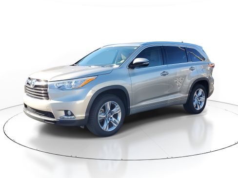 Used 2016 Toyota Highlander Limited Platinum image 4