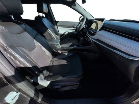 Used 2023 Jeep Compass Latitude image 15