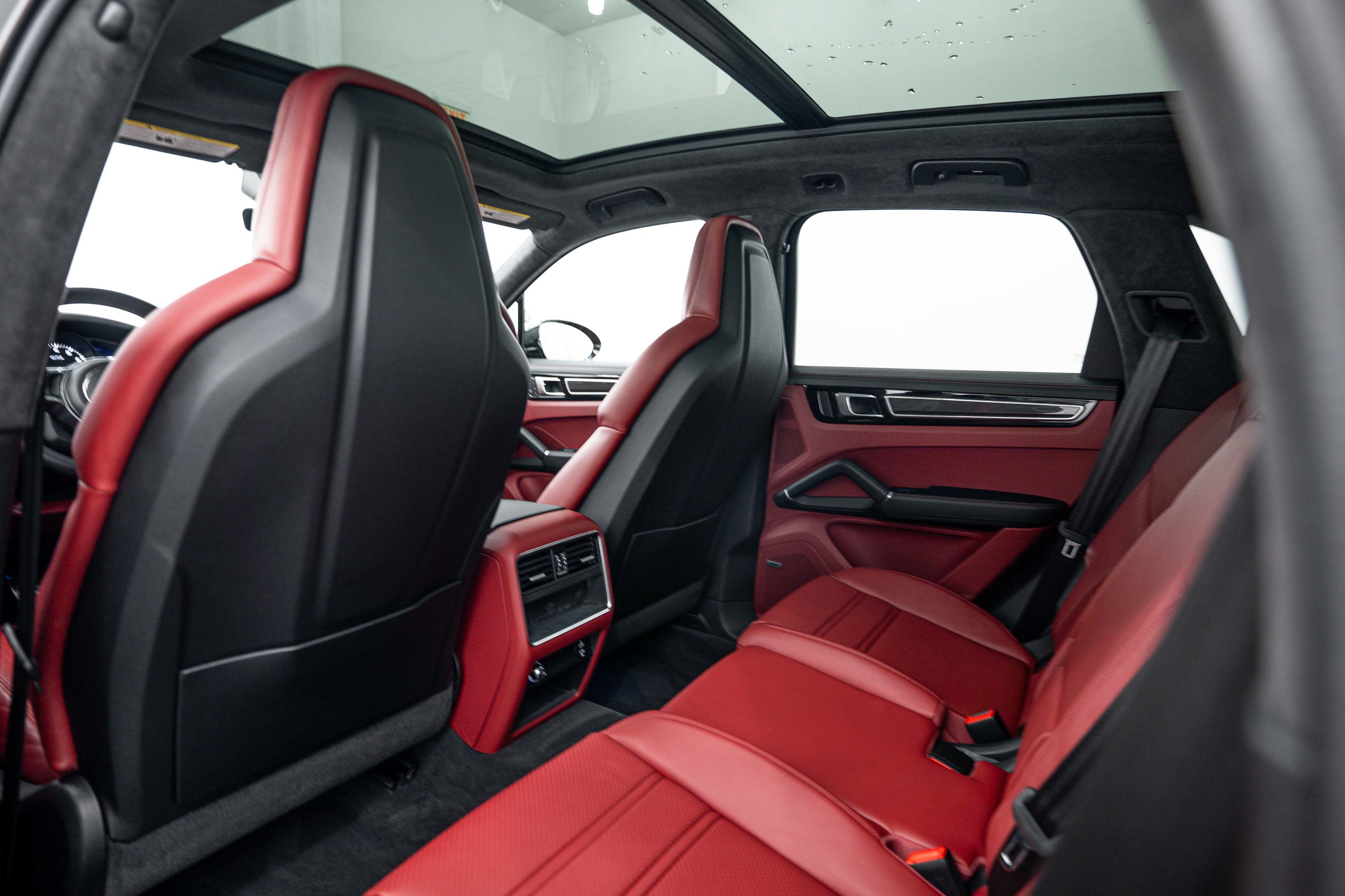Certified 2022 Porsche Cayenne GTS AWD/4WD image 25