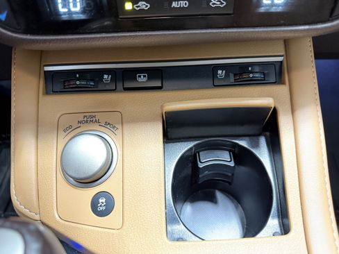 Used 2016 Lexus ES 350 w/ Luxury Package w/Wood Trim FWD image 17