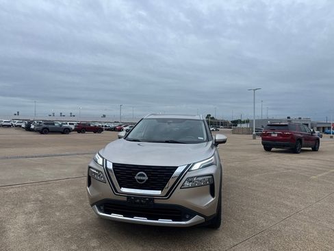 Certified 2022 Nissan Rogue Platinum w/ Head-Up Display Package FWD image 6