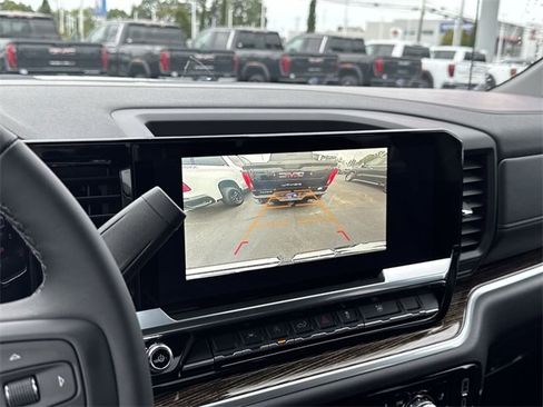New 2026 GMC Sierra 1500 SLE image 18