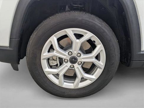 Used 2025 Jeep Compass Sport image 23