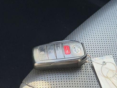 Certified 2024 Toyota Crown Platinum image 31