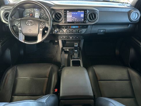 Used 2022 Toyota Tacoma TRD Sport image 12