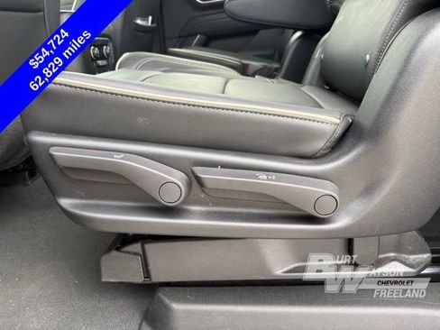 Used 2024 Chevrolet Suburban Premier w/ Premium Package 2 AWD/4WD image 29