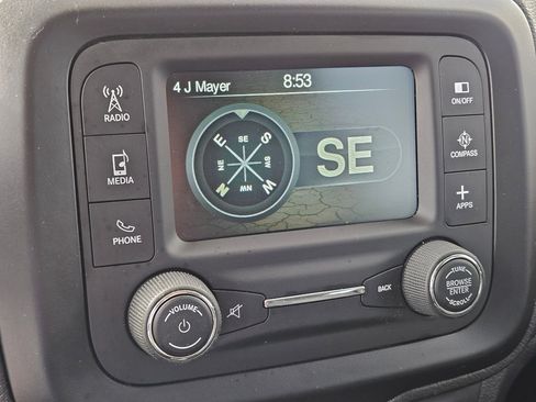 Used 2016 Jeep Renegade Latitude AWD/4WD image 22