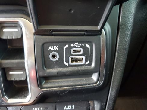 Used 2021 Jeep Gladiator Rubicon w/ Safety Group AWD/4WD image 29