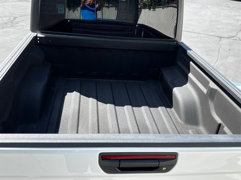 Used 2023 Jeep Gladiator Sport AWD/4WD image 8