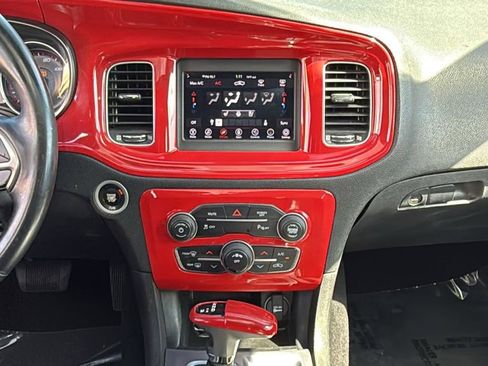 Used 2019 Dodge Charger SXT w/ Leather Interior Group image 31