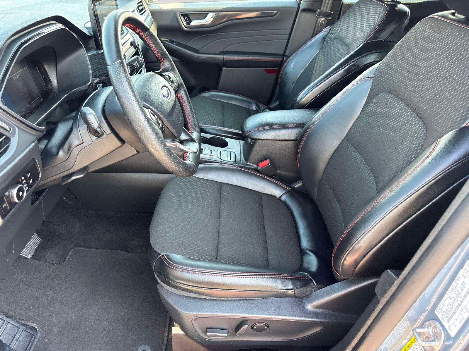 Used 2025 Ford Escape ST-Line Select AWD/4WD image 13