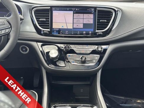 New 2026 Chrysler Pacifica Limited w/ S Appearance Package image 17