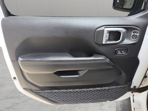 Used 2023 Jeep Wrangler Unlimited Sahara AWD/4WD image 14