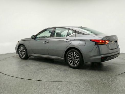 Used 2025 Nissan Altima 2.5 SV image 6