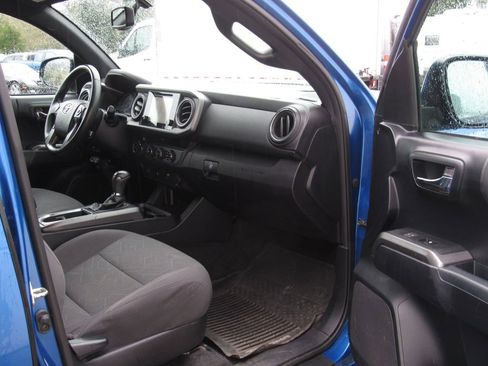 Used 2016 Toyota Tacoma TRD Off-Road image 16