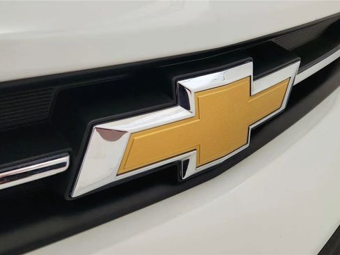 Used 2021 Chevrolet Trax LT w/ LT Convenience Package image 16