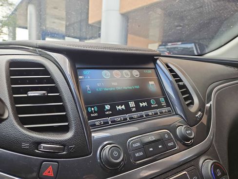 Used 2019 Chevrolet Impala LT FWD image 29