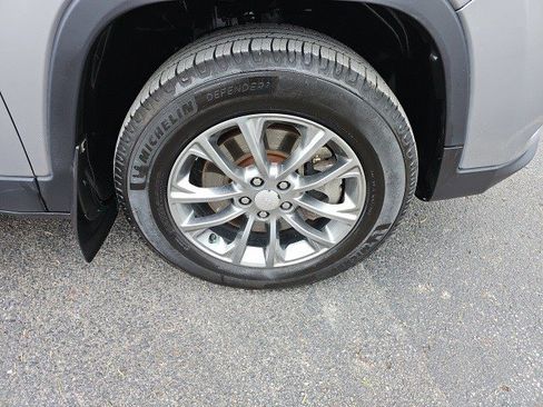 Used 2019 Jeep Cherokee Latitude Plus w/ Cold Weather Group image 10