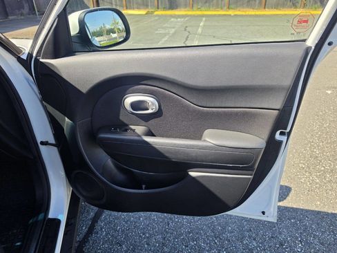 Used 2016 Kia Soul w/ Option Group 020 FWD image 35