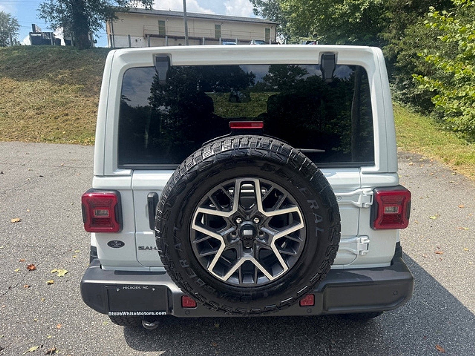 New 2026 Jeep Wrangler Unlimited Sahara AWD/4WD image 8