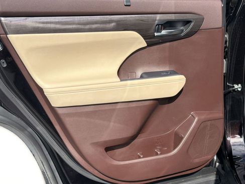 Used 2022 Toyota Highlander Platinum image 29