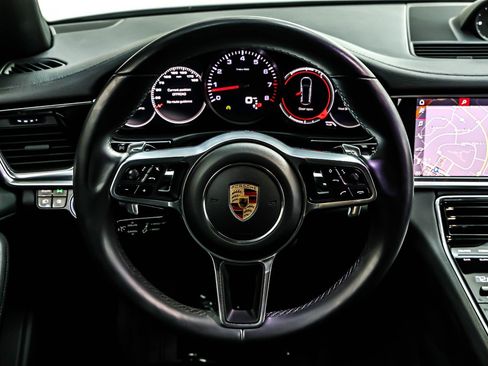 Used 2019 Porsche Panamera image 17