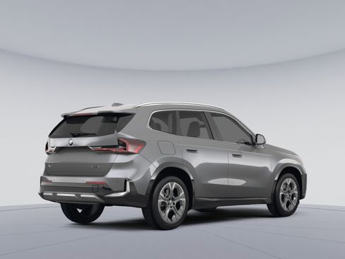 Used 2023 BMW X1 xDrive28i w/ Premium Package AWD/4WD image 3