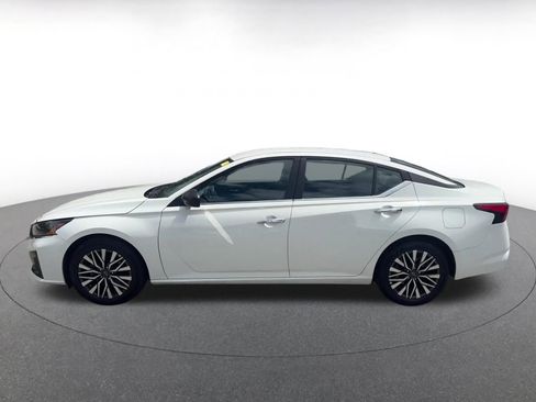 Used 2025 Nissan Altima 2.5 SV FWD image 8