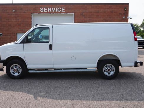 Used 2025 GMC Savana 2500 w/ Driver Convenience Package RWD image 2