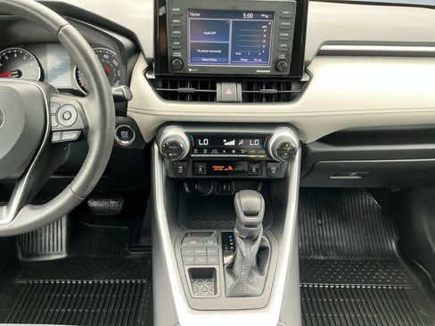 Used 2022 Toyota RAV4 XLE w/ Convenience Package AWD/4WD image 12