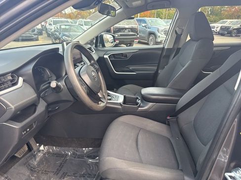 Used 2024 Toyota RAV4 LE image 9
