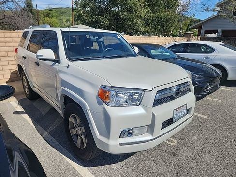 Used 2011 Toyota 4Runner SR5 w/ Convenience Pkg image 4